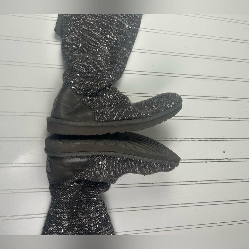 UGG Women’s Gray Knit Boots with Button Detail – Size 7 - Picture 8 of 9
